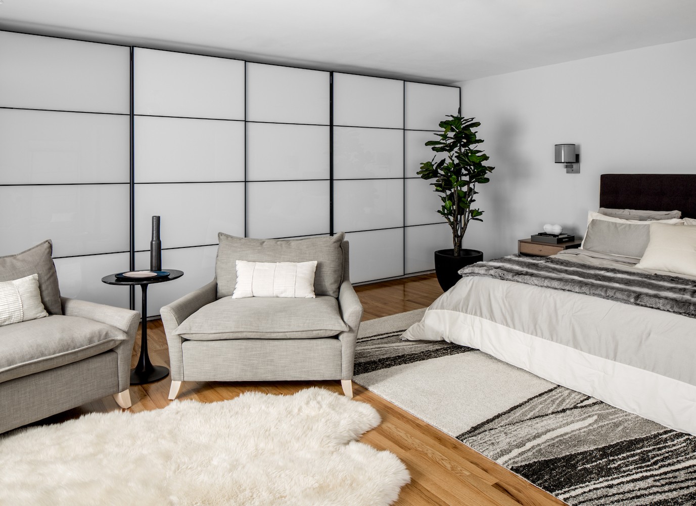 small closet bedroom