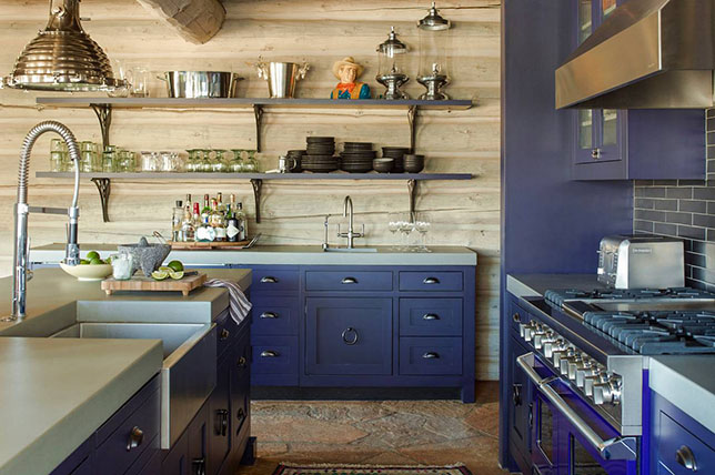 Blue range and blue cabinets are a bold but stylish design element