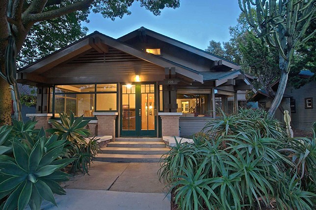 craftsman house roof