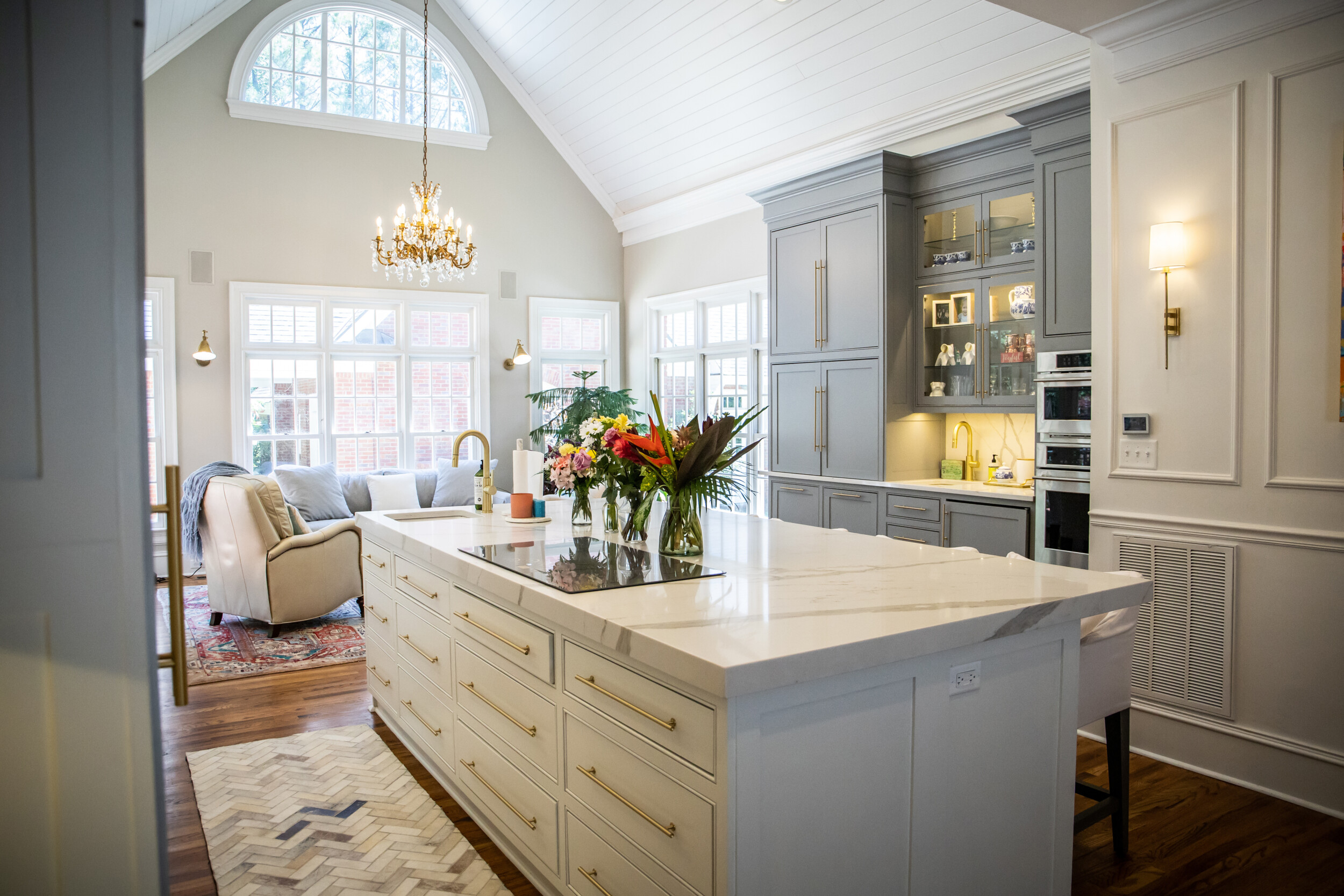 kitchen with vaulted ceiling