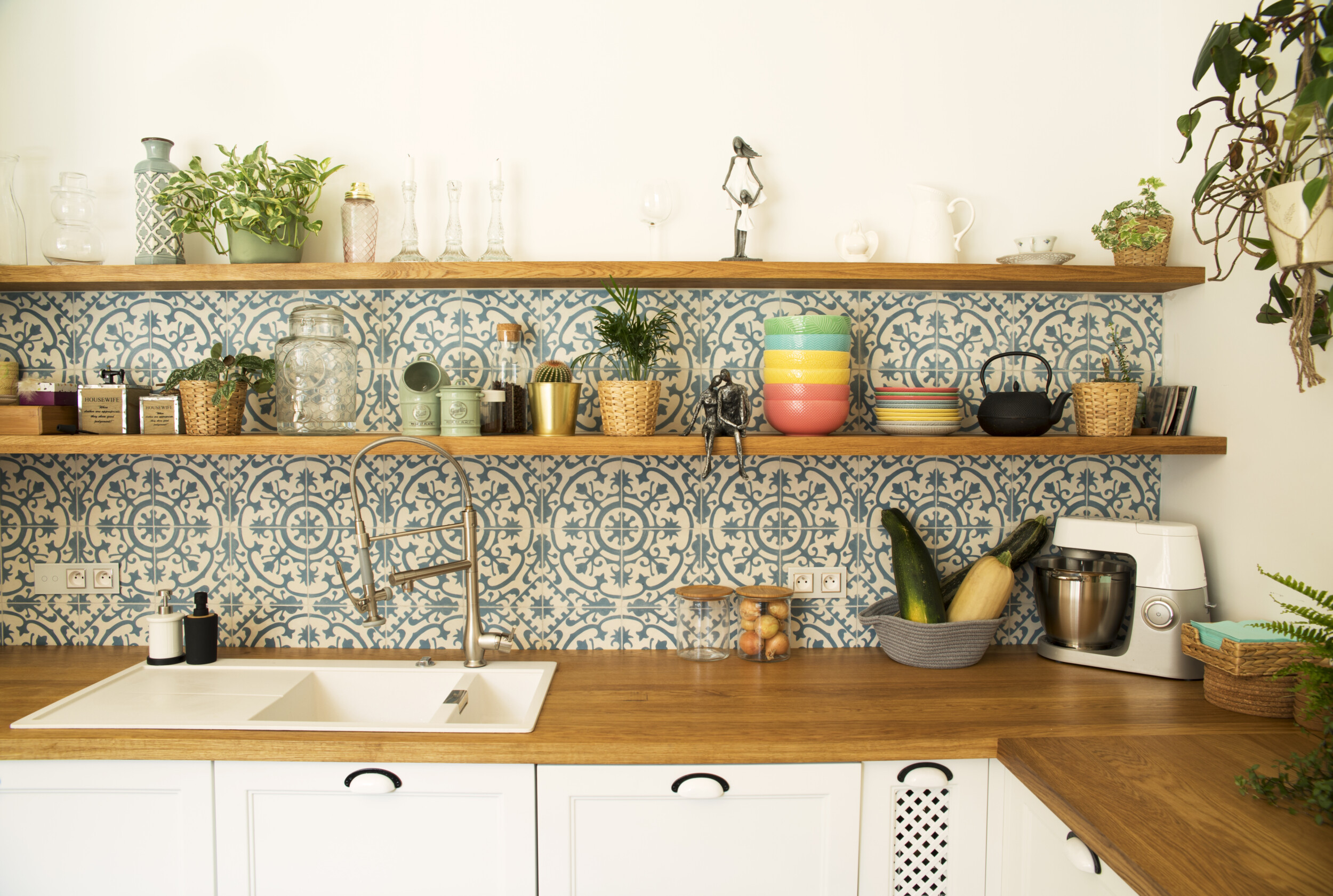 open shelves kitchen