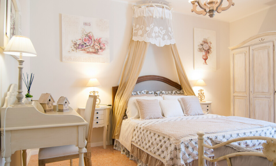 shabby chic bedroom interior design