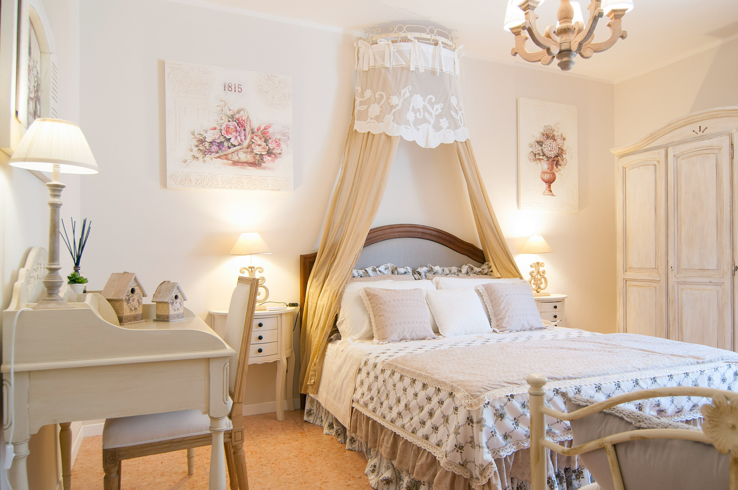 Shabby Chic Bedroom Decorating