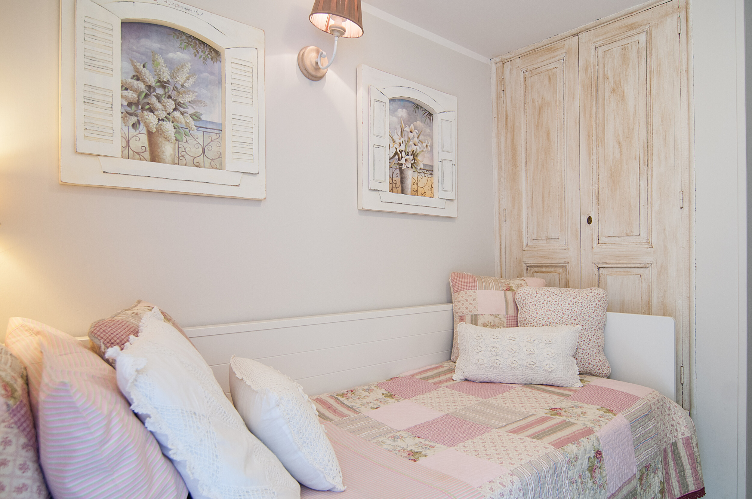 shabby chic style bedroom