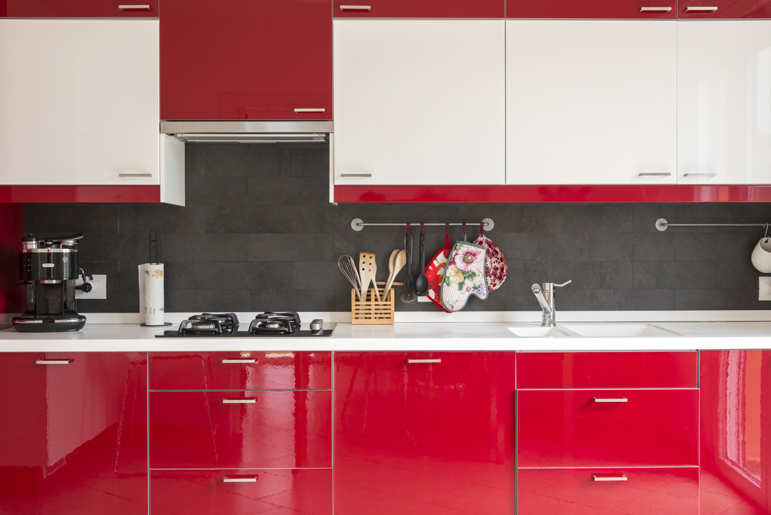 5 Amazing Ways to Use the Color Red Successfully in Your Home Design - KHHD