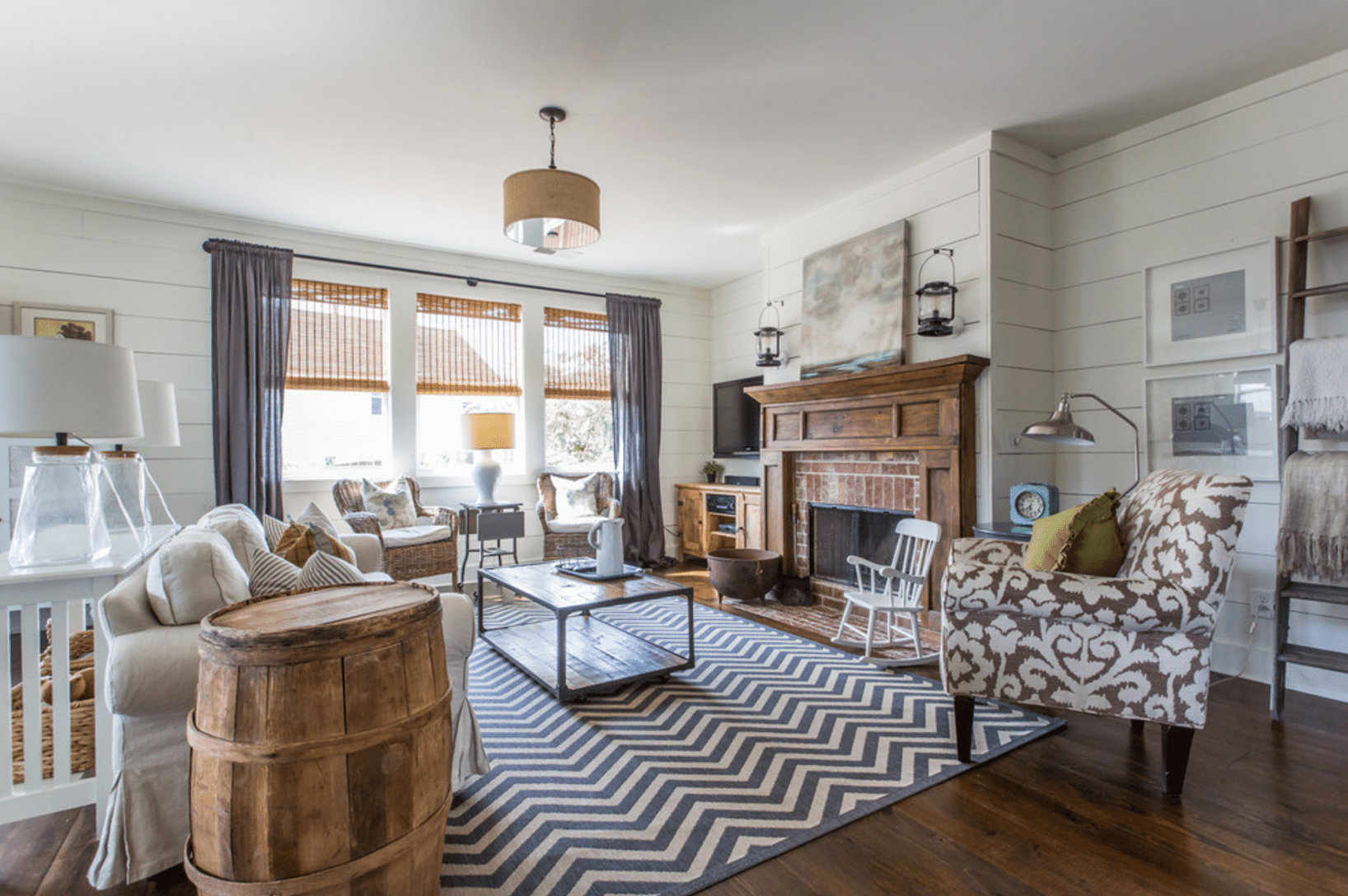 Modern farmhouse living room with ship lapping 